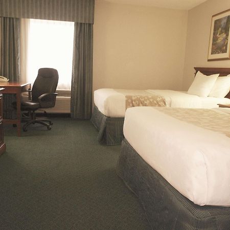 La Quinta Inn By Wyndham Detroit Canton Exterior photo