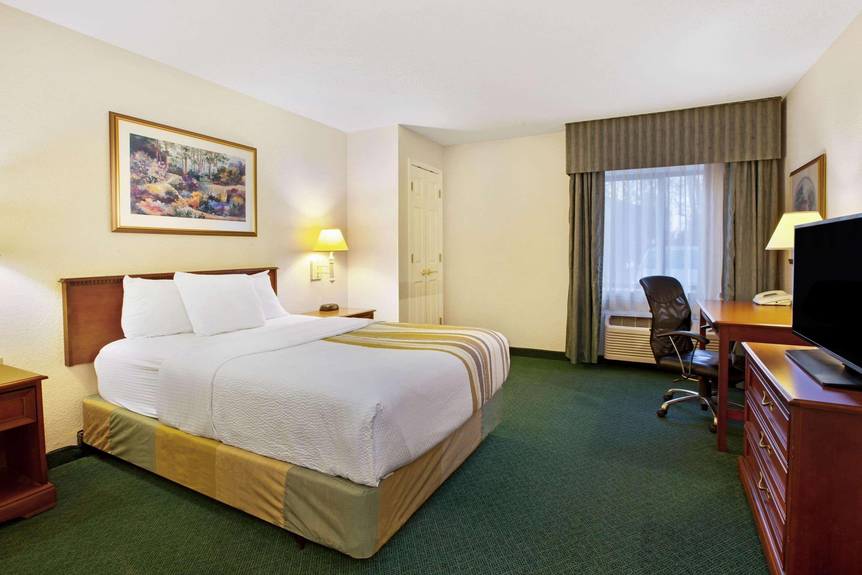 La Quinta Inn By Wyndham Detroit Canton Exterior photo