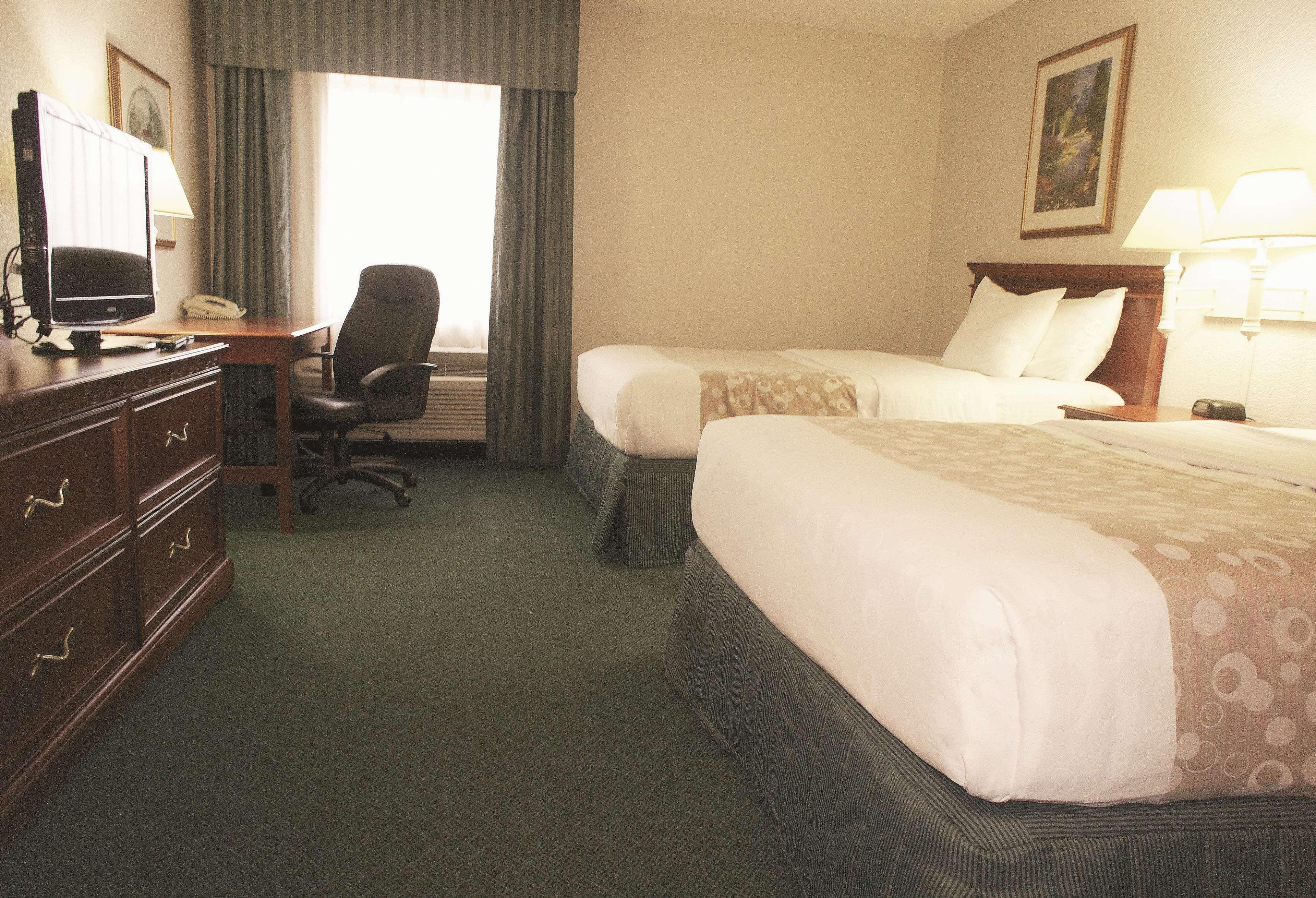 La Quinta Inn By Wyndham Detroit Canton Exterior photo