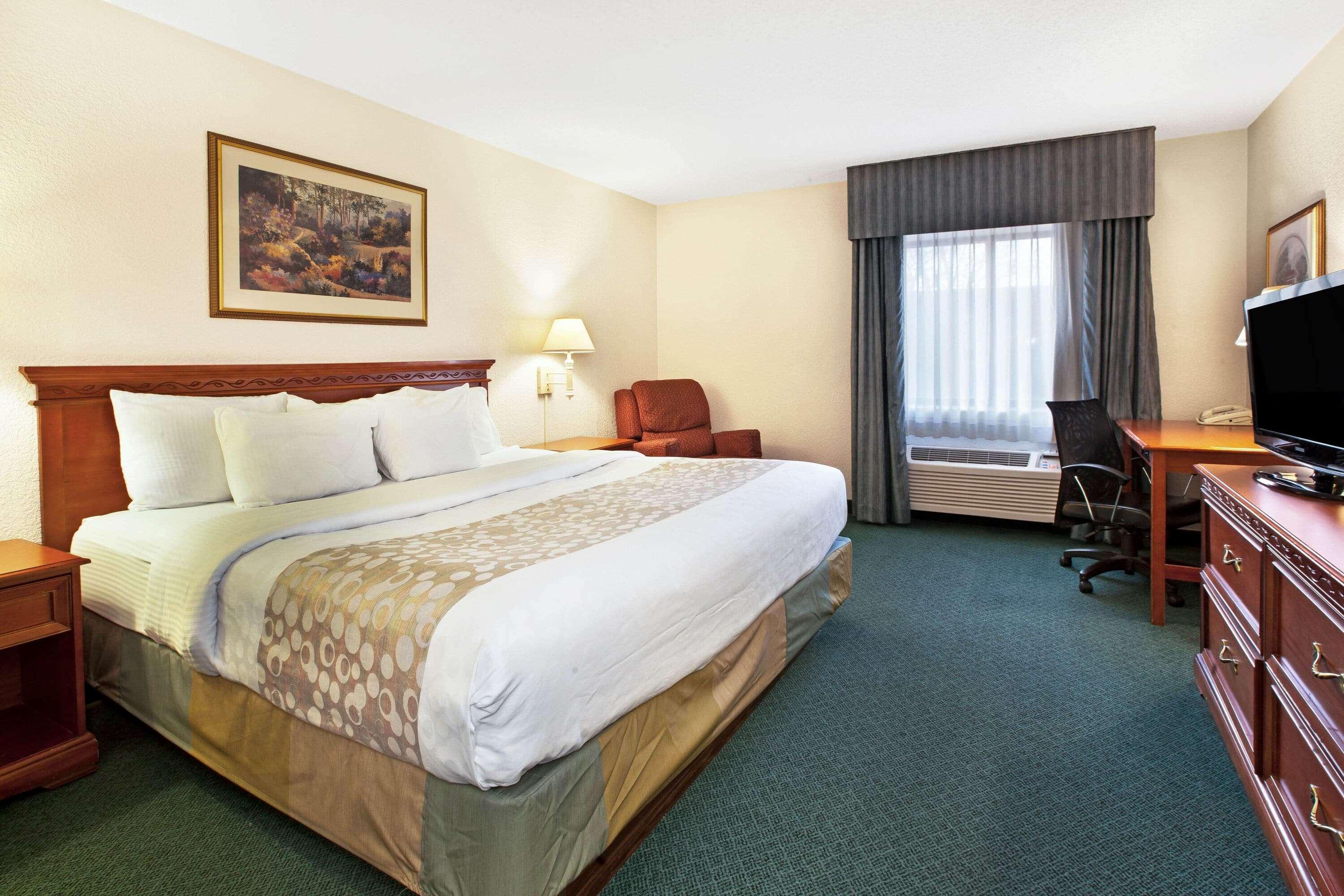 La Quinta Inn By Wyndham Detroit Canton Exterior photo