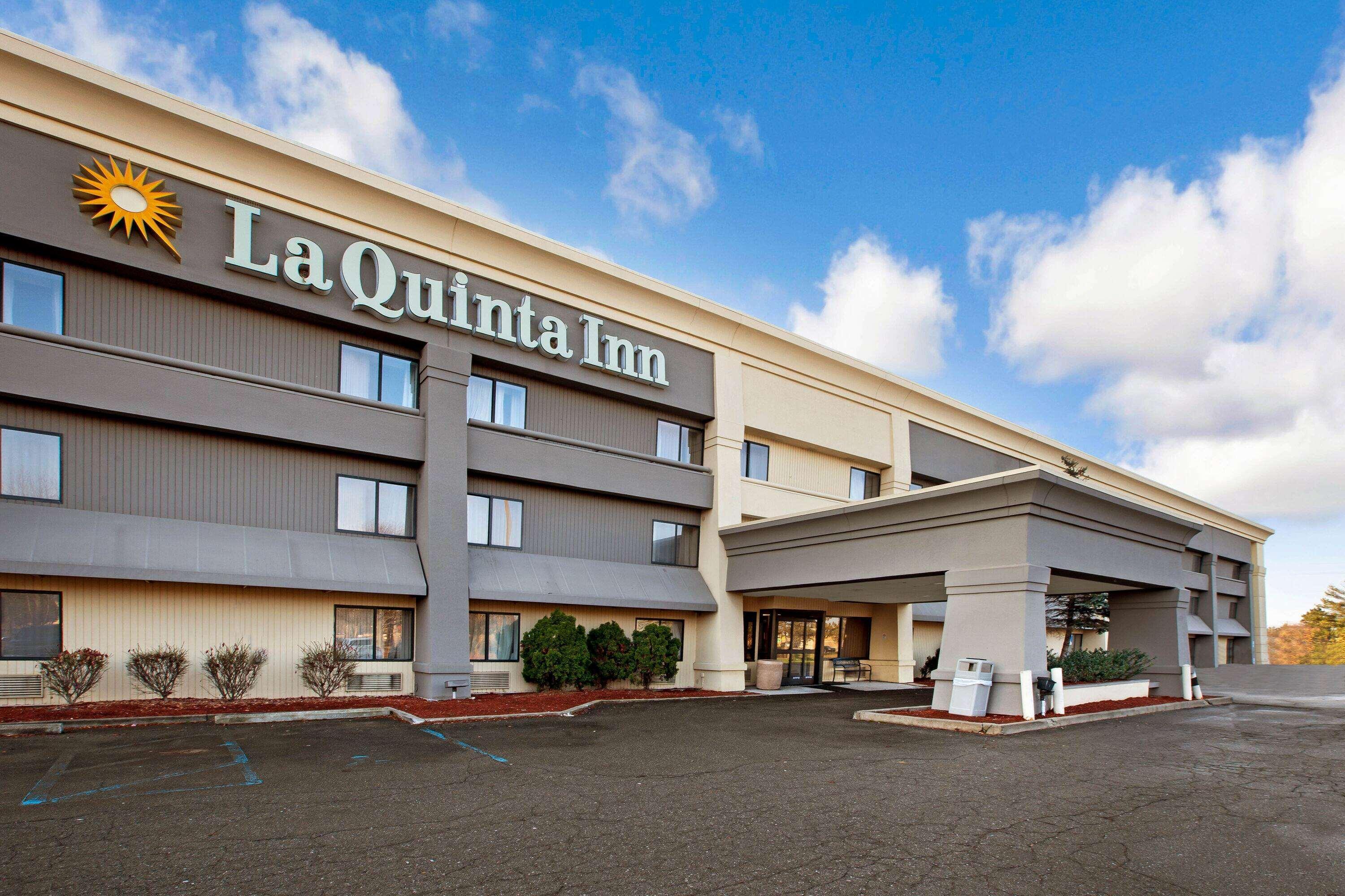 La Quinta Inn By Wyndham Detroit Canton Exterior photo