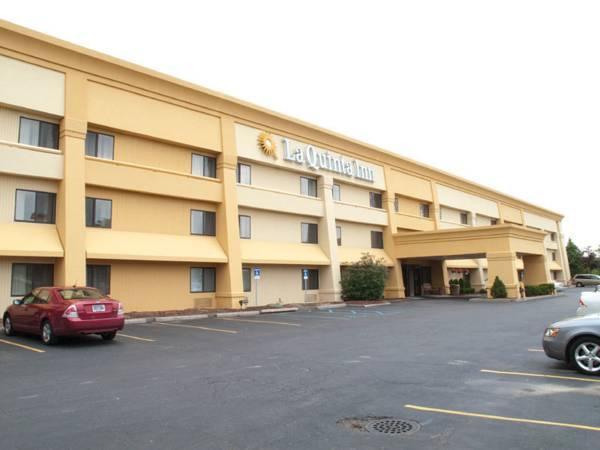 La Quinta Inn By Wyndham Detroit Canton Exterior photo