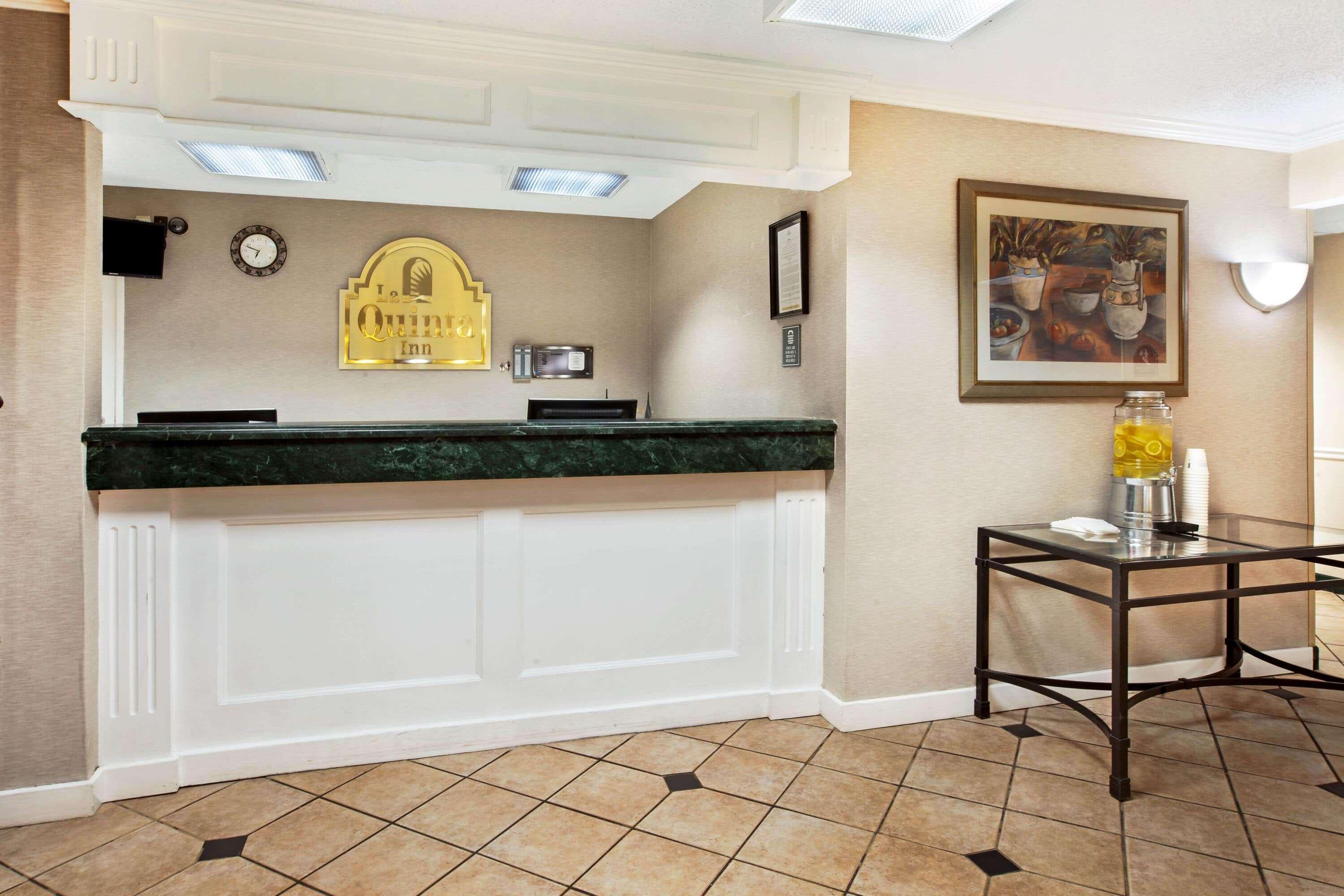 La Quinta Inn By Wyndham Detroit Canton Exterior photo