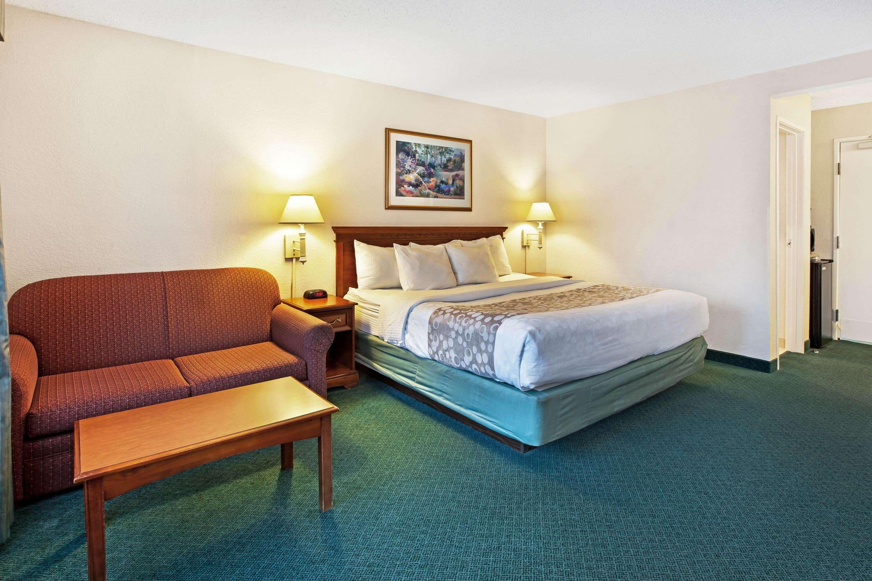 La Quinta Inn By Wyndham Detroit Canton Exterior photo