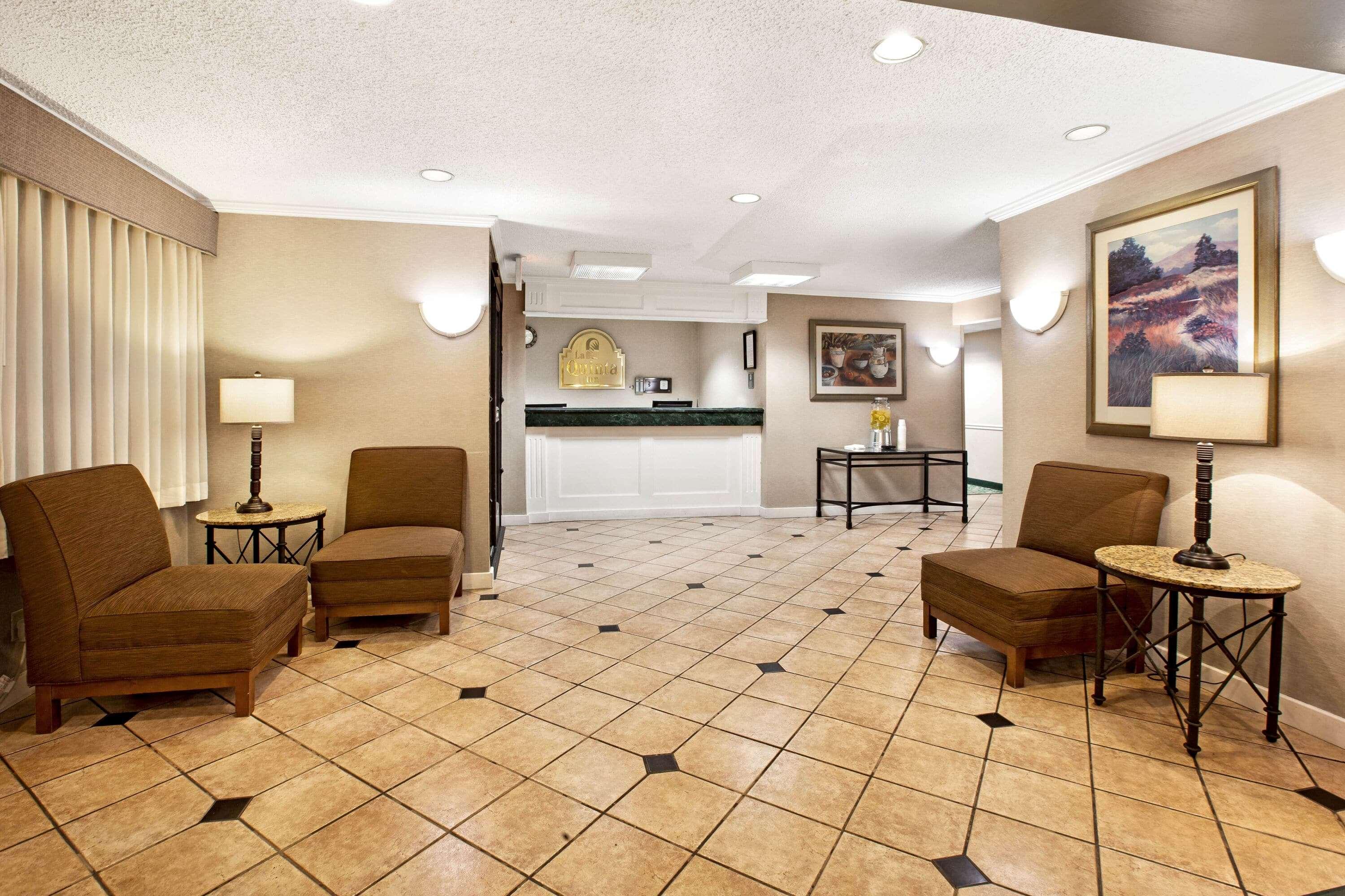 La Quinta Inn By Wyndham Detroit Canton Exterior photo