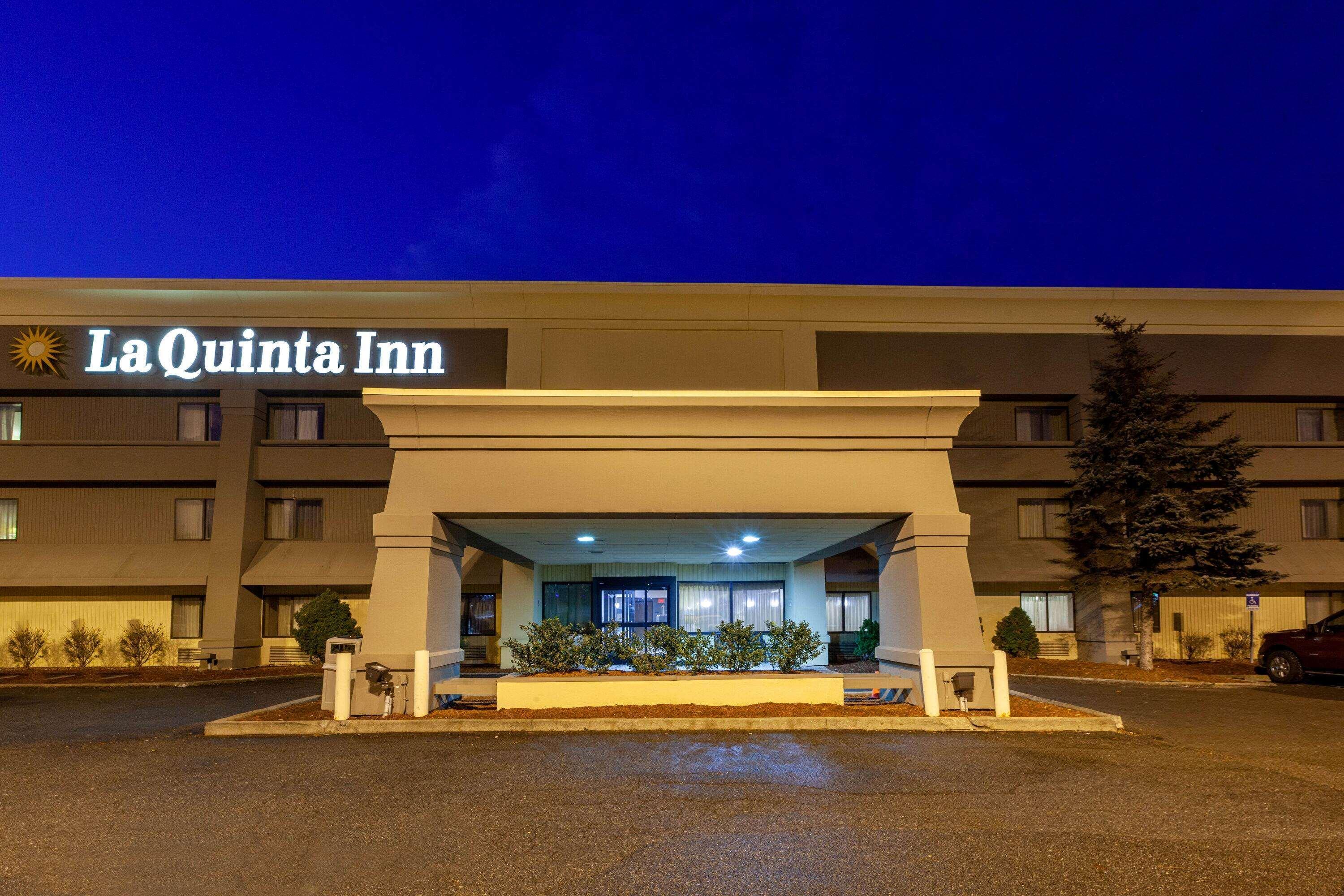 La Quinta Inn By Wyndham Detroit Canton Exterior photo