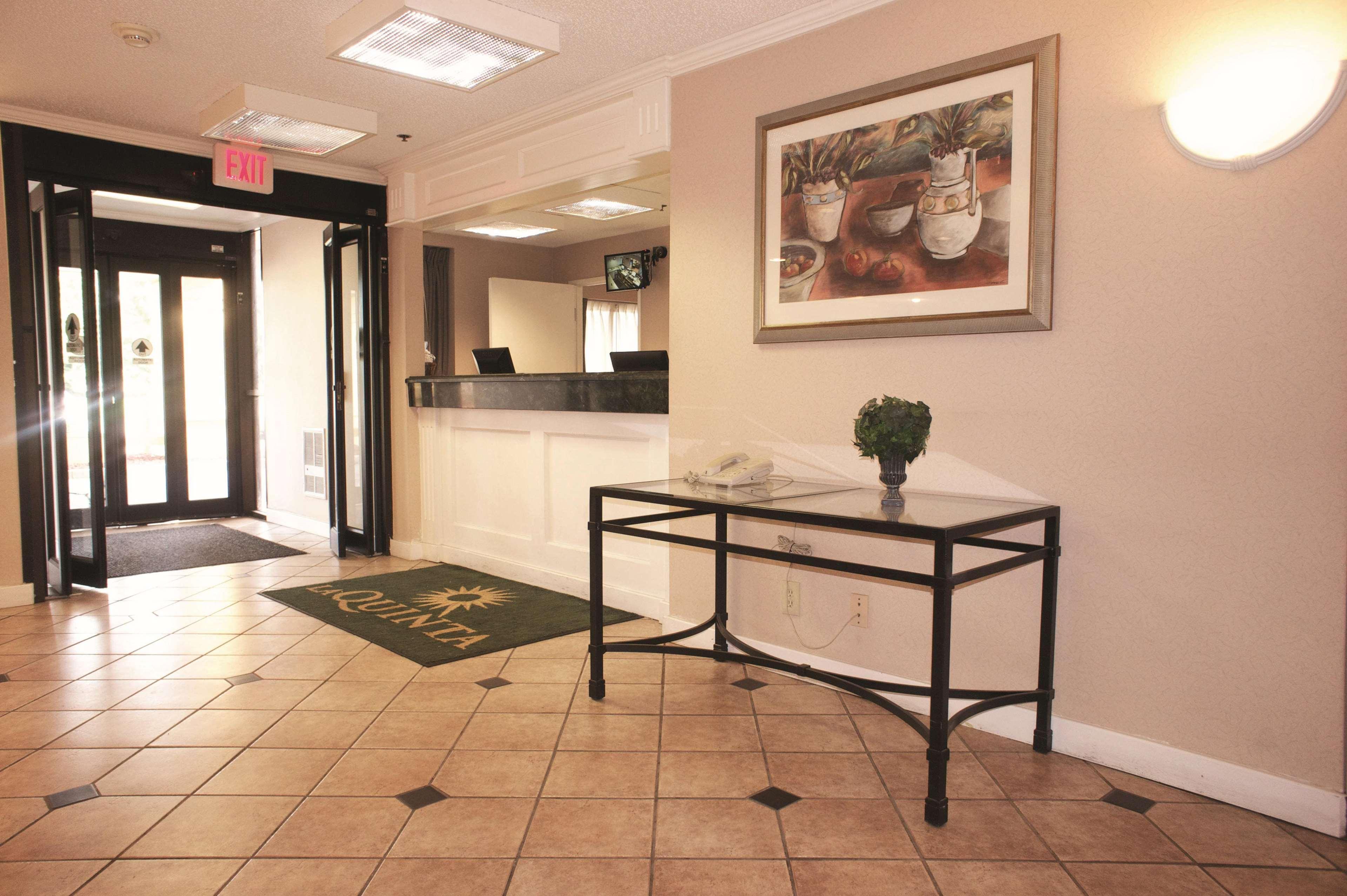 La Quinta Inn By Wyndham Detroit Canton Exterior photo