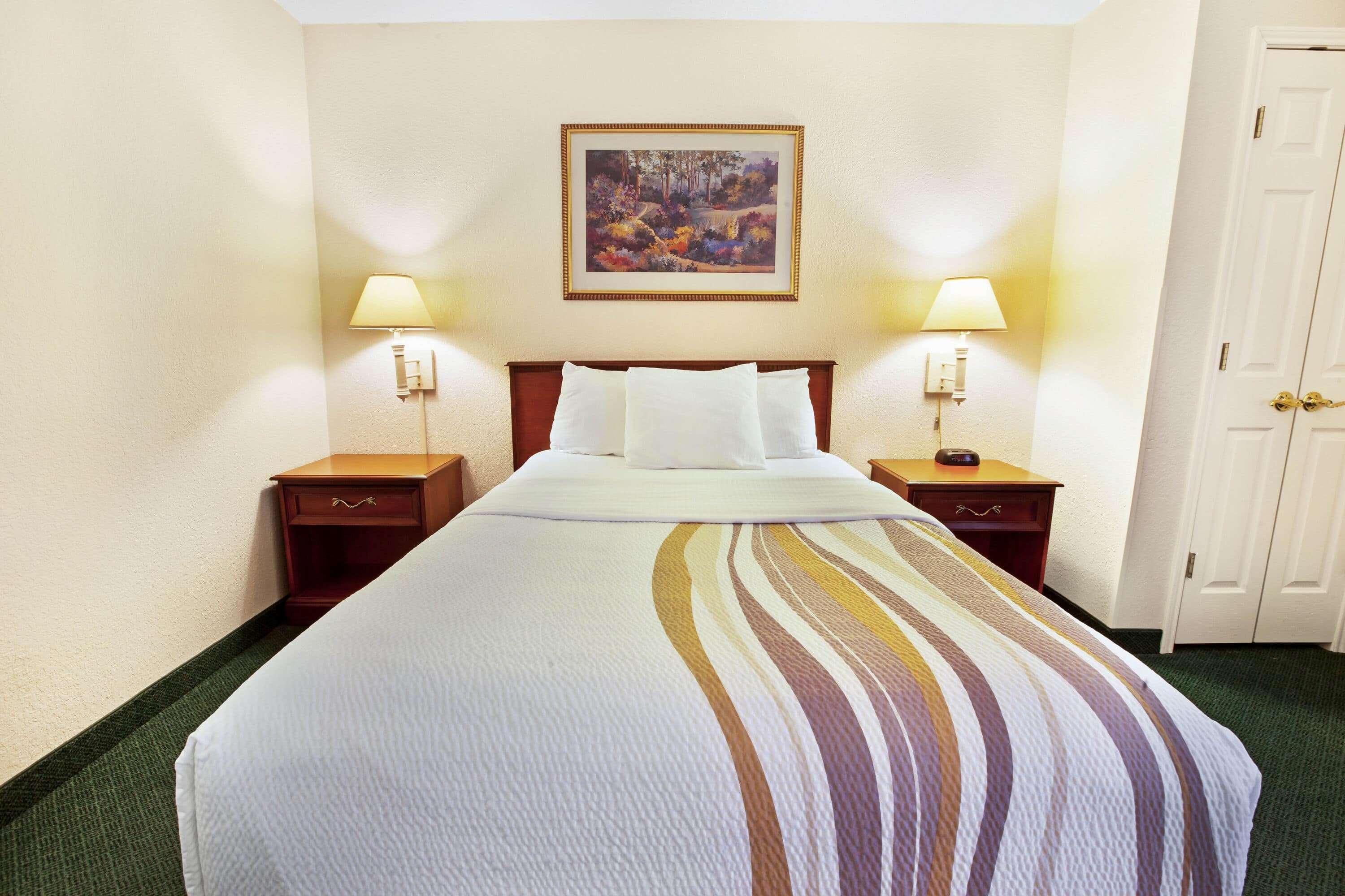 La Quinta Inn By Wyndham Detroit Canton Exterior photo