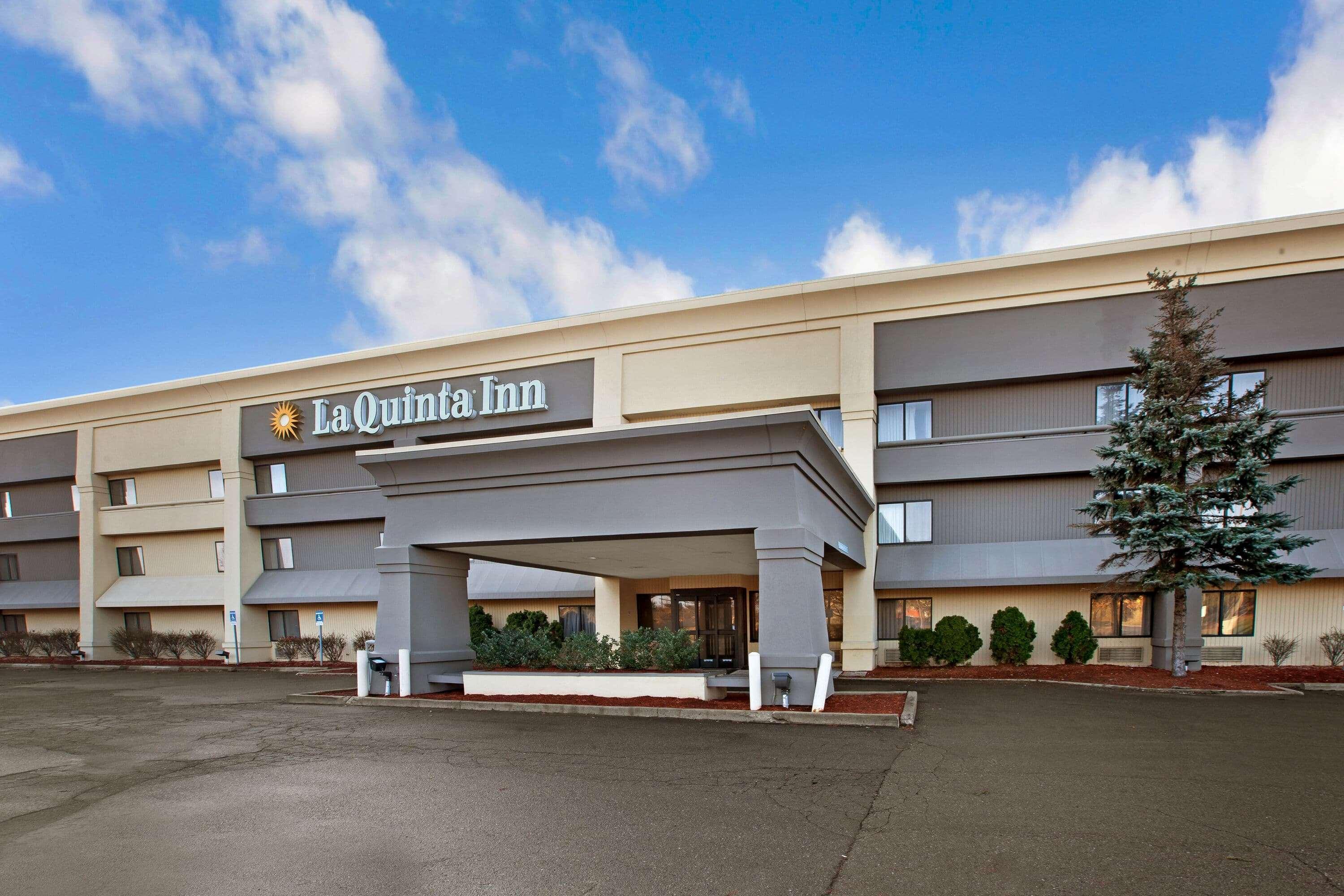 La Quinta Inn By Wyndham Detroit Canton Exterior photo