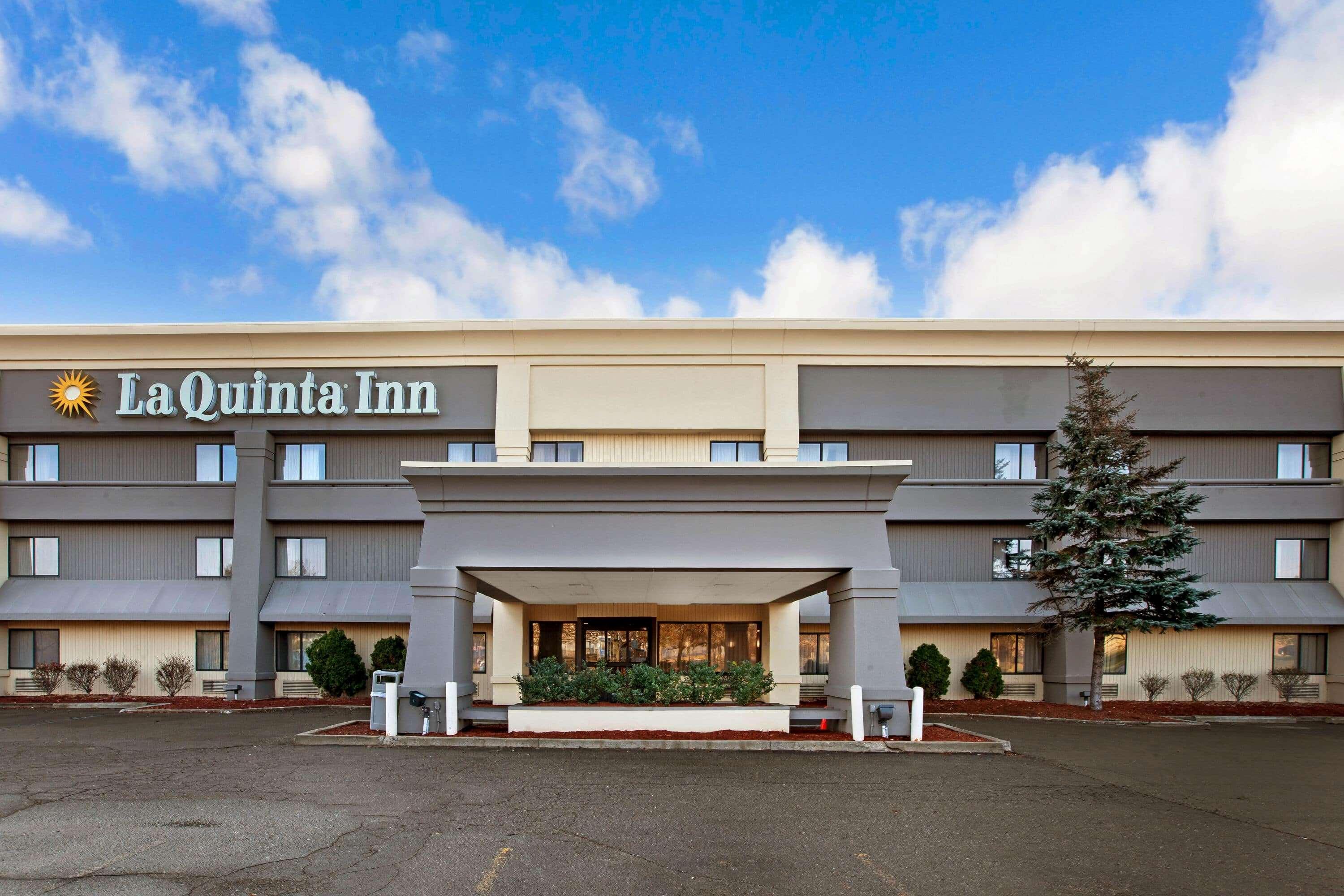 La Quinta Inn By Wyndham Detroit Canton Exterior photo