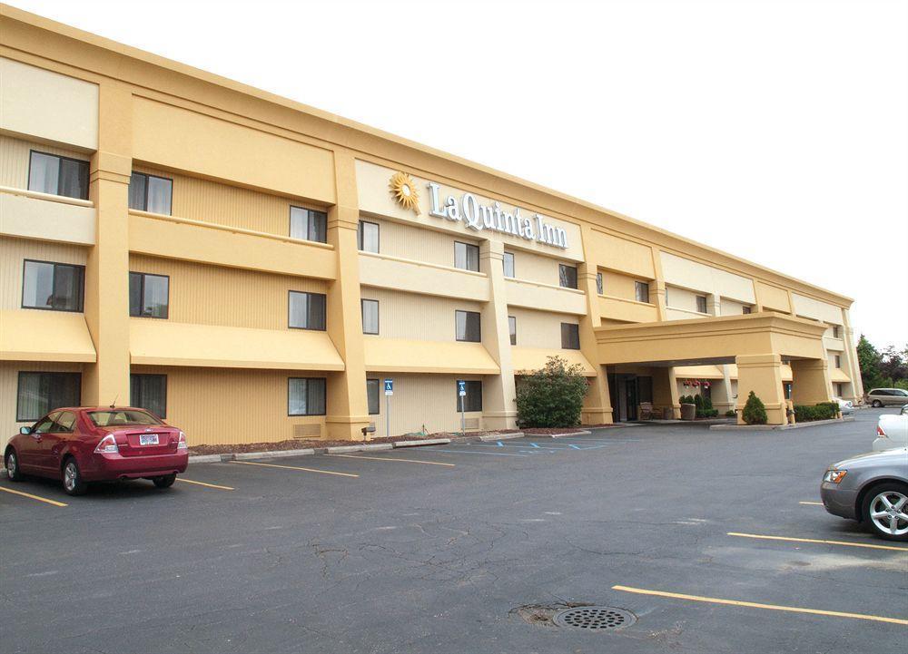 La Quinta Inn By Wyndham Detroit Canton Exterior photo
